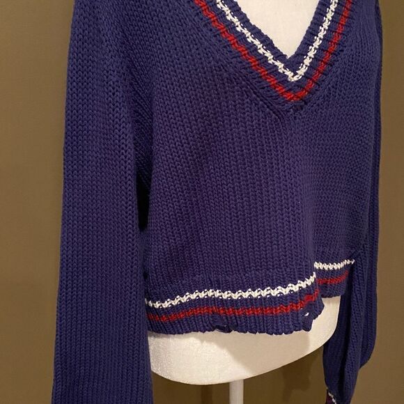 Lovers + Friends Navy Cropped Sweater Size Large V Neck - Picture 11 of 11
